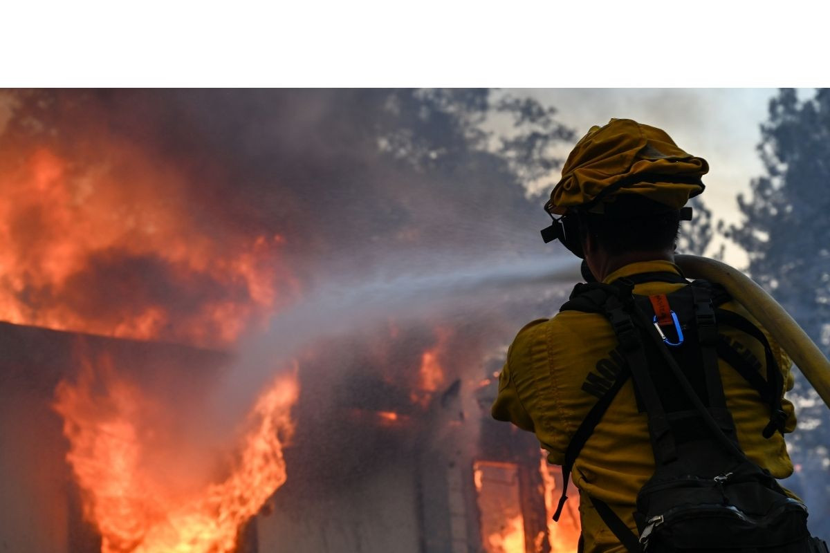 Chico’da meydana gelen yangında onlarca ev ve otomobil kül oldu